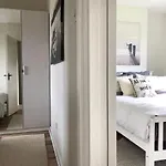 Апартаменты Charming, Modern Masonette In Heart Of River Town Фермой