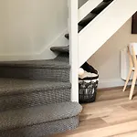 Charming, Modern Masonette In Heart Of River Town Апартаменты Фермой