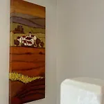 Апартаменты Charming, Modern Masonette In Heart Of River Town *