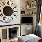 Charming, Modern Masonette In Heart Of River Town Апартаменты *