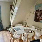 Charming, Modern Masonette In Heart Of River Town Апартаменты Фермой