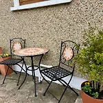 Charming, Modern Masonette In Heart Of River Town Апартаменты