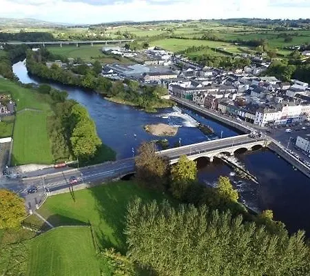 Charming, Modern Masonette In Heart Of River Town Apartment *