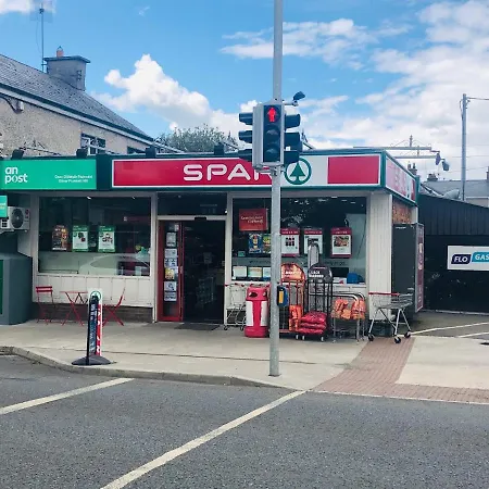 Charming, Modern Masonette In Heart Of River Town アパート