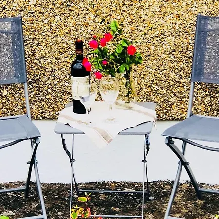 Charming, Modern Masonette In Heart Of River Town Apartment *