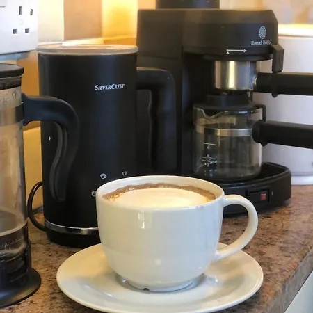 Apartment Charming, Modern Masonette In Heart Of River Town *