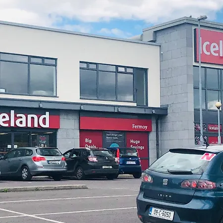 Charming, Modern Masonette In Heart Of River Town * ファーモイ