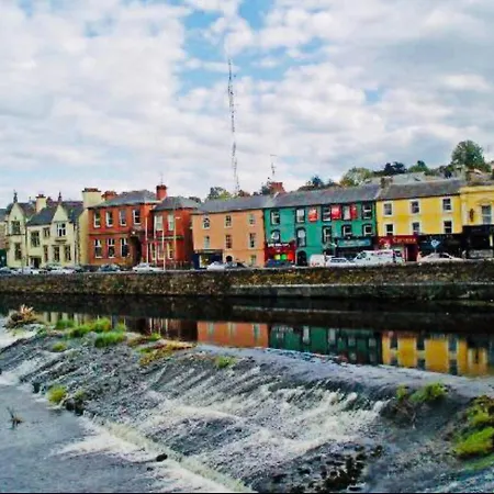 Charming, Modern Masonette In Heart Of River Town *