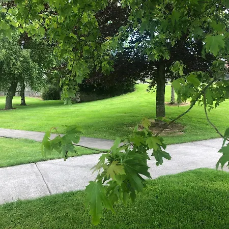 Charming, Modern Masonette In Heart Of River Town アパート *