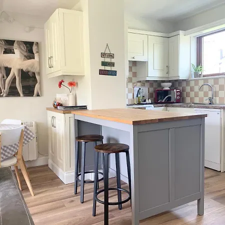 Charming, Modern Masonette In Heart Of River Town Apartment