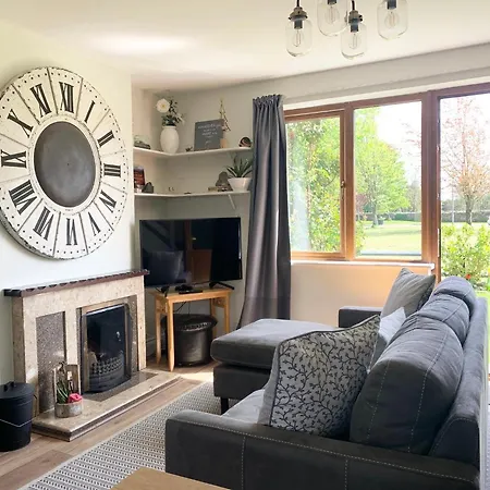 Charming, Modern Masonette In Heart Of River Town