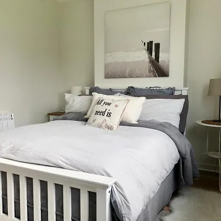 Charming, Modern Masonette In Heart Of River Town *