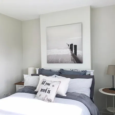 Charming, Modern Masonette In Heart Of River Town