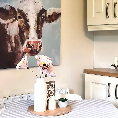 Charming, Modern Masonette In Heart Of River Town