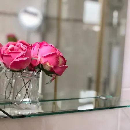 Charming, Modern Masonette In Heart Of River Town Apartment