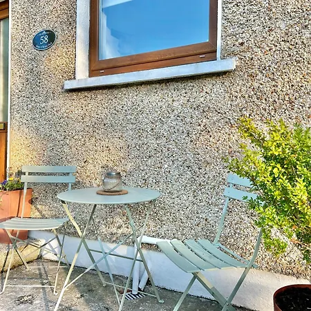 Charming, Modern Masonette In Heart Of River Town