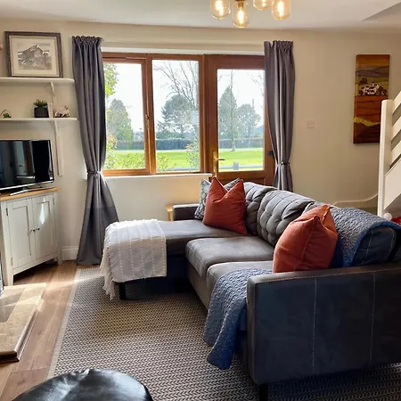 Charming, Modern Masonette In Heart Of River Town Апартаменты