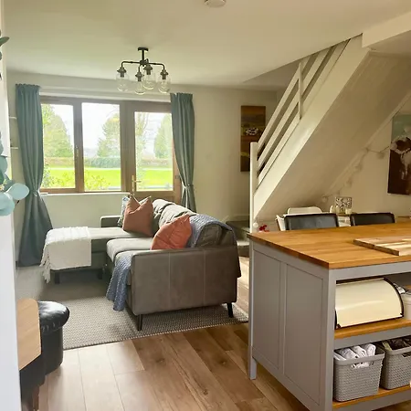 Charming, Modern Masonette In Heart Of River Town Apartman