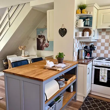 Charming, Modern Masonette In Heart Of River Town Διαμέρισμα Fermoy
